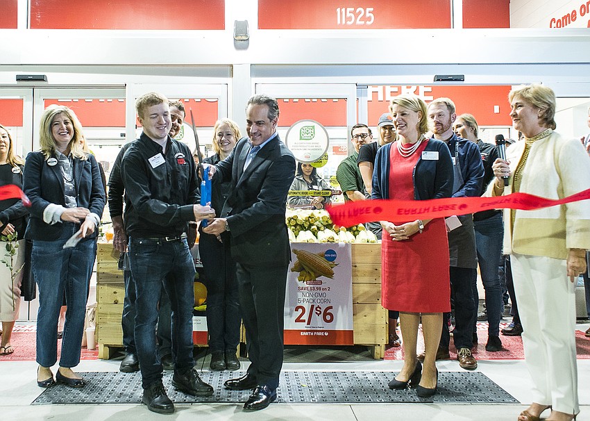 Earth Fare store manager Paul Berkle and CEO Frank Scorpiniti cut a ceremonial ribbon at 6:45 a.m. and welcomed the public at 7 a.m. Courtesy photo.