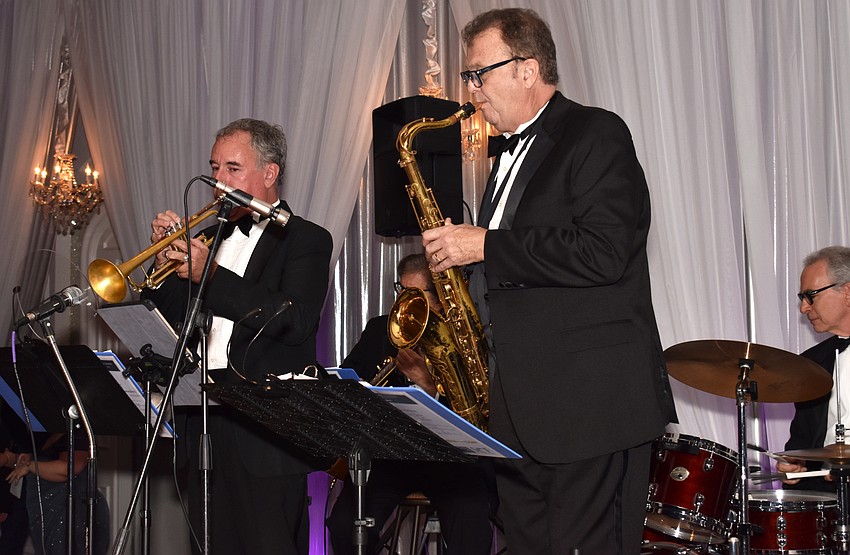 Live music played for guests who felt like braving the dancefloor before dinner.