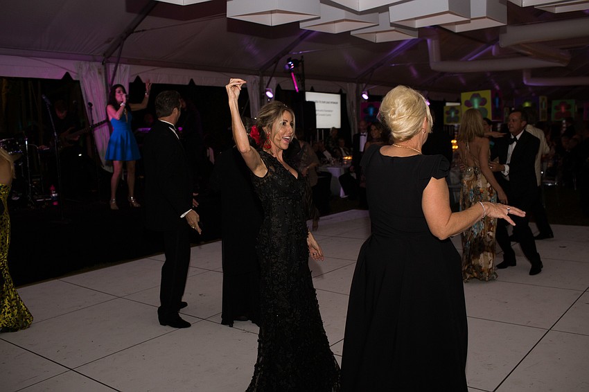 Guests danced after dinner to live entertainment.