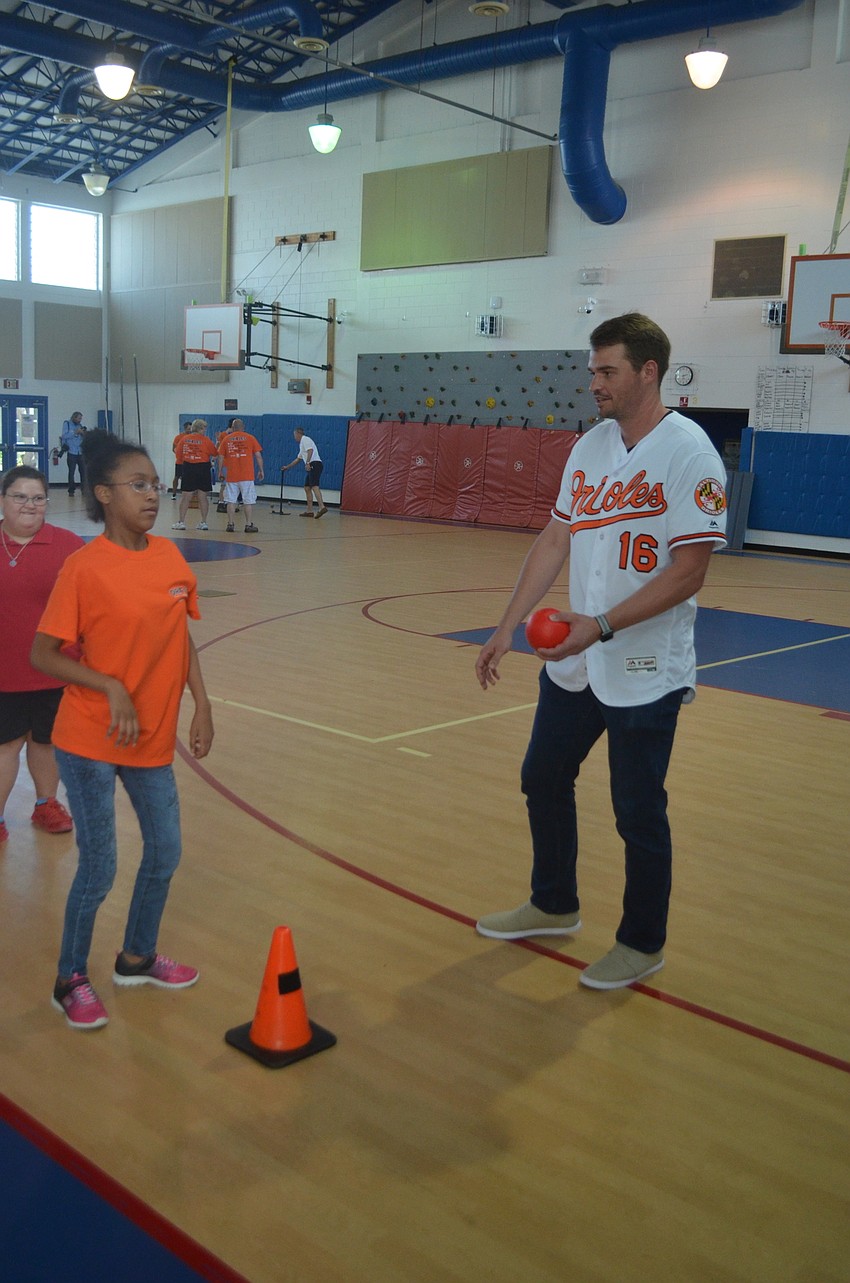 Trey Mancini coaches Oak Park School student Abigail Gbadebo.