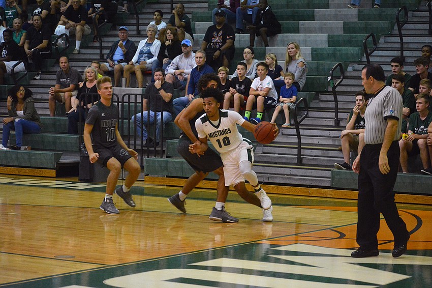 Senior Damien Gordon drives the baseline. He finished with six points on the night.