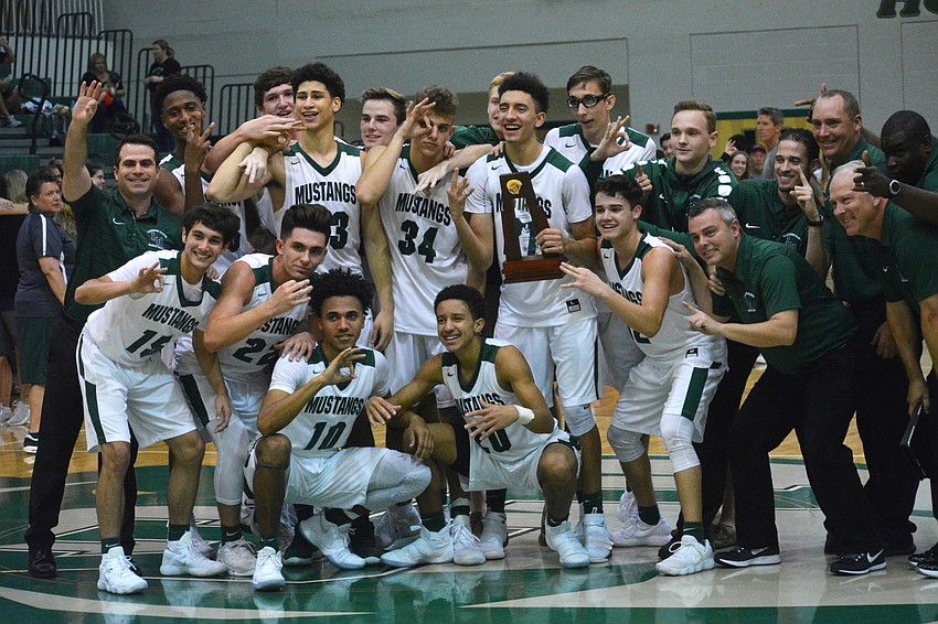 Lakewood Ranch defeated Venice 71-38 for its third-straight district title.