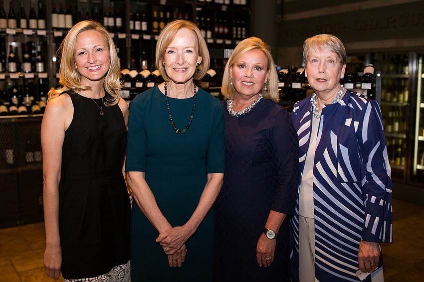 President Erin Duggan, Guest Speaker Judy Woodruff, Chairwoman Donna Mateer and Fran Nitschke