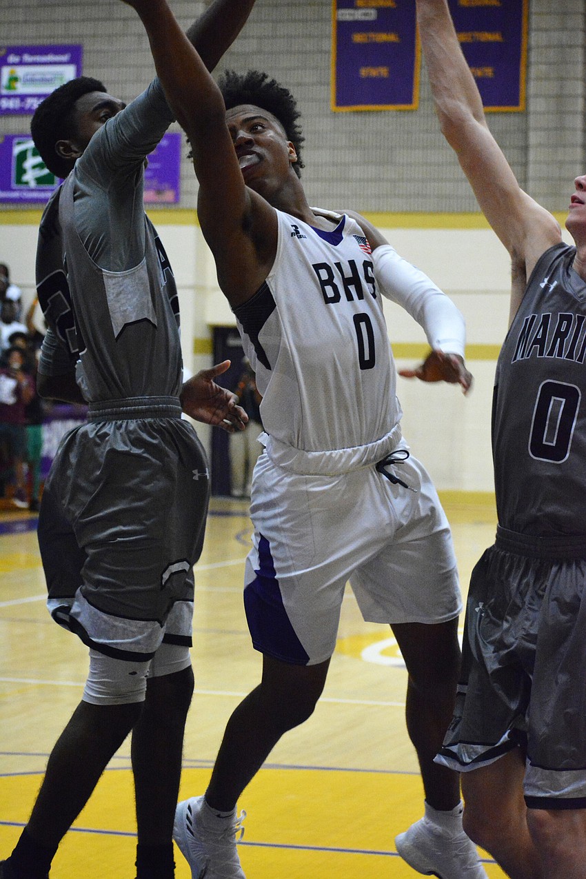 Jaylen Jones hits the game-winning layup with less than three seconds remaining.