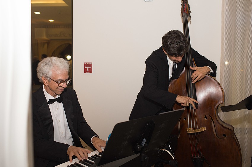 Tom Pizzi and Peter Innocenti play music throughout cocktail hour.