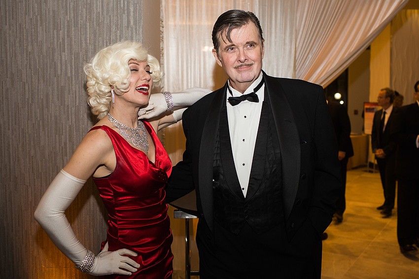 Marilyn Monroe and Clark Gable entertain guests.