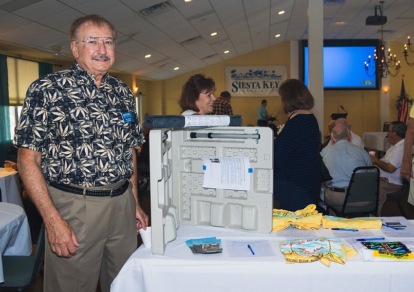SKA Director Joe Volpe mans the auction table.
