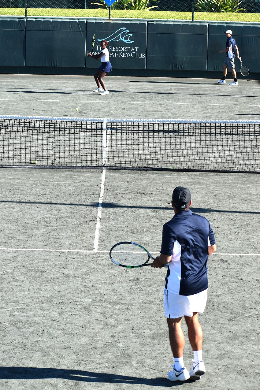 Noam Yitzhaki and Jennifer Ibeto compete during the exhibition.