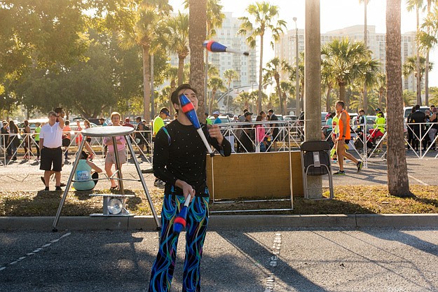 Vladimir Kim of Cirque Vertigo entertains racers with his juggling.