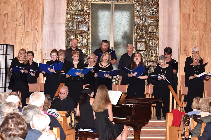 The Temple Choir sang songs from “Broadway to Hollywood,” including “New York, New York” and “Oklahoma.”