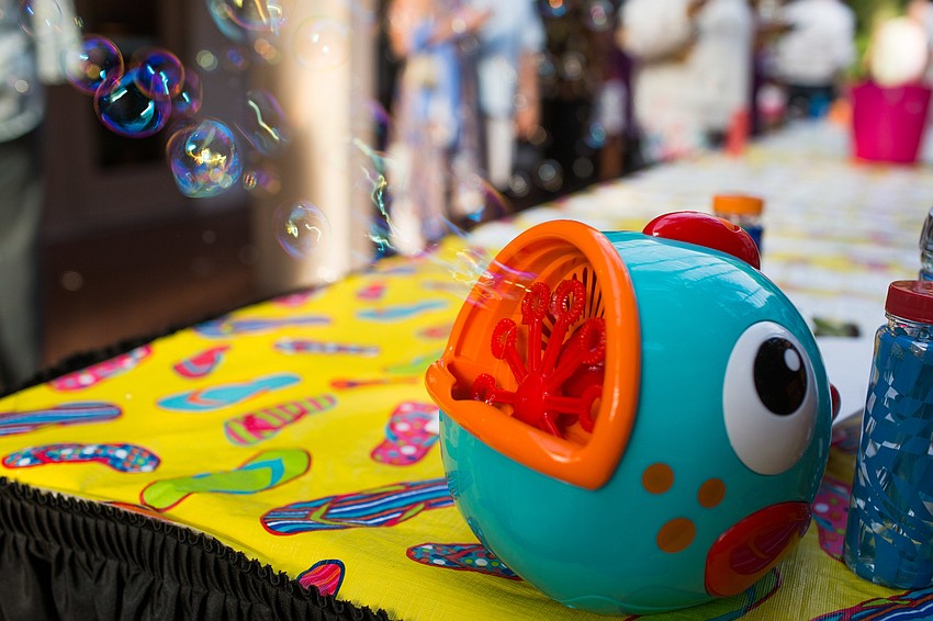 Bubble machines decorated the atrium with bubbles.