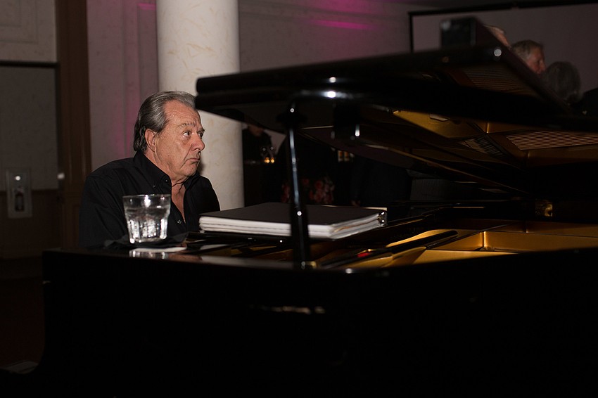Buddy Thompson entertained guests with music during social hour.