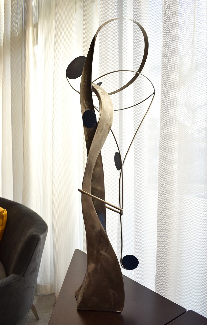 Vickie Randall sculptures adorn several spots in the lobby and throughout the hotel.