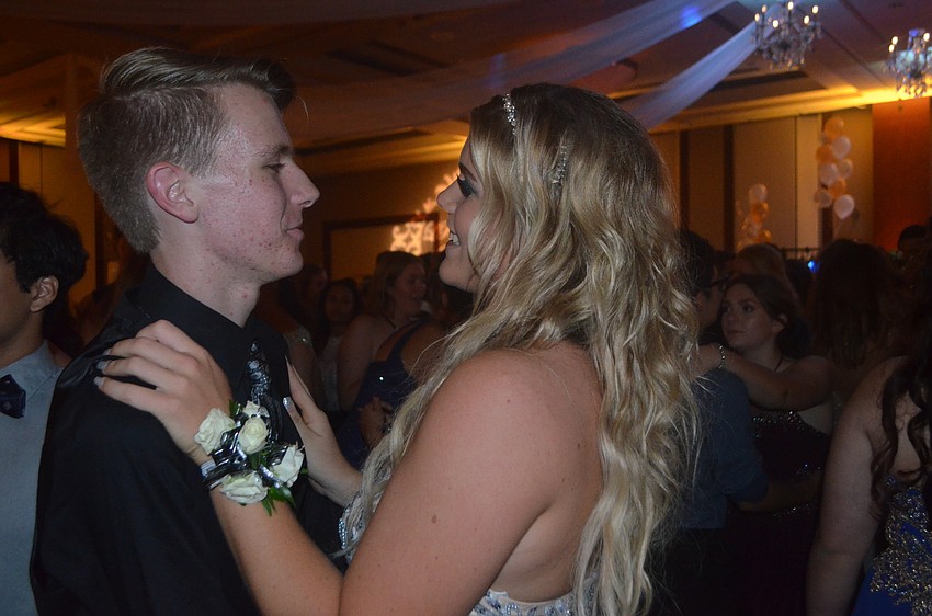Junior Zach Darner and sophomore Taylor Woodrind enjoy a dance as things slow down.