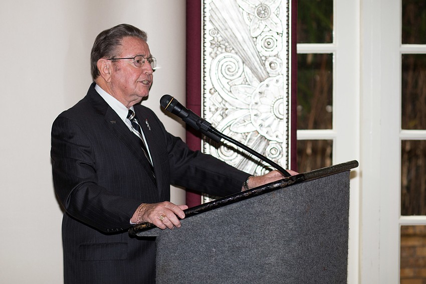 Rabbi Howard Simon gives the D'var Torah.