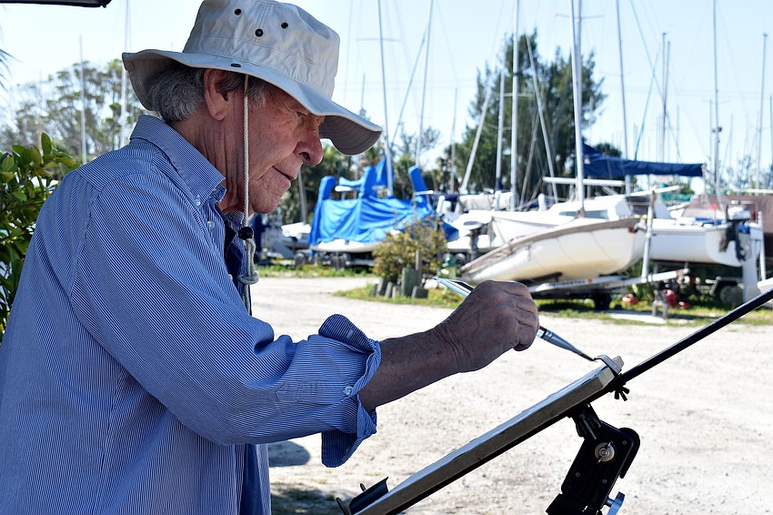 Augusto Argandona begins his painting.