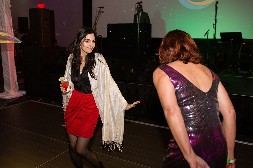 Yael Shavitt dances on the dance floor.