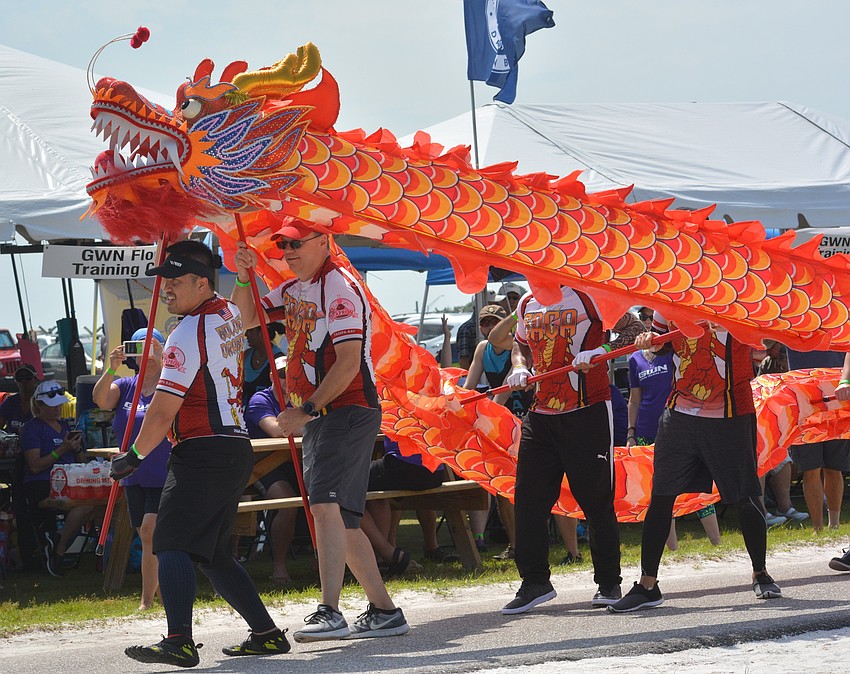 During the 500-meter final, a Dragon Dance was taking place to get the crowd excited.