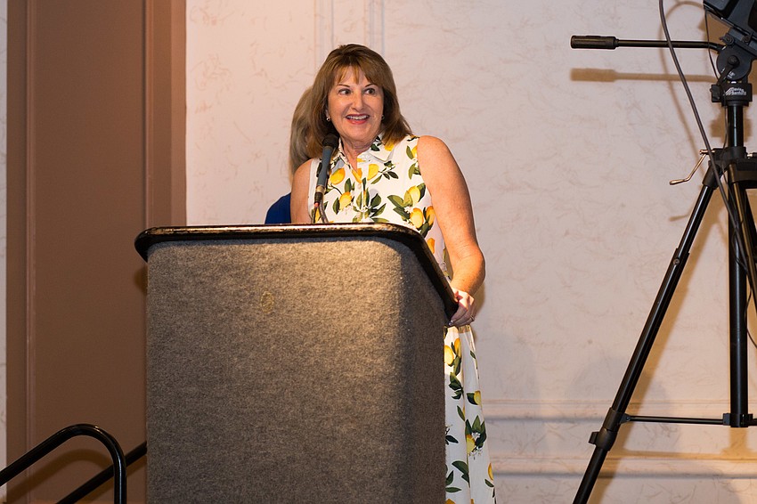 Co-Chairwoman Debbie Seitl thanks the committee for putting the event together.