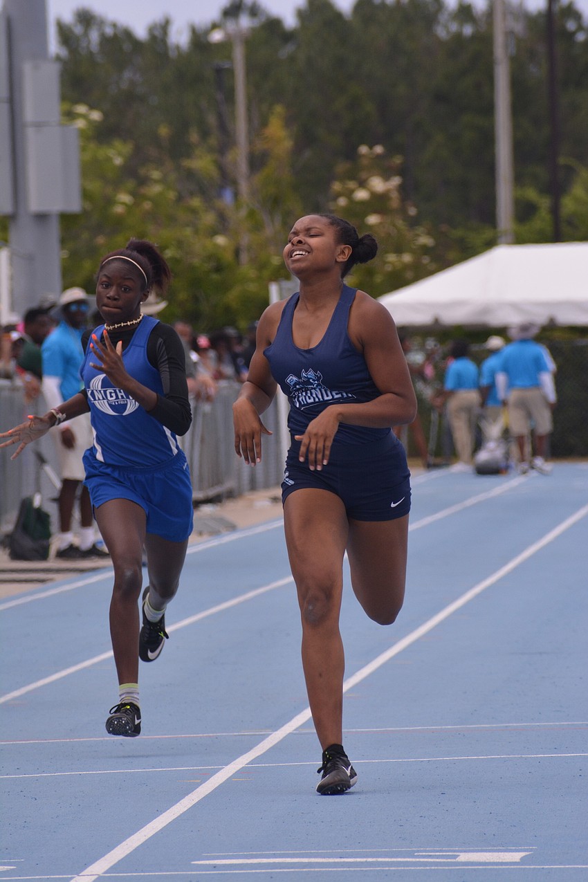 ODA's Saraiah Walkes pushed herself through injury to take third place in the 1A girls 400-meter dash.