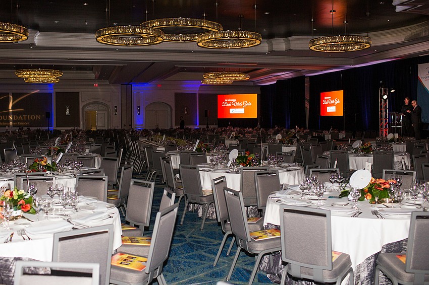 The sold-out event hosted 850 guests.