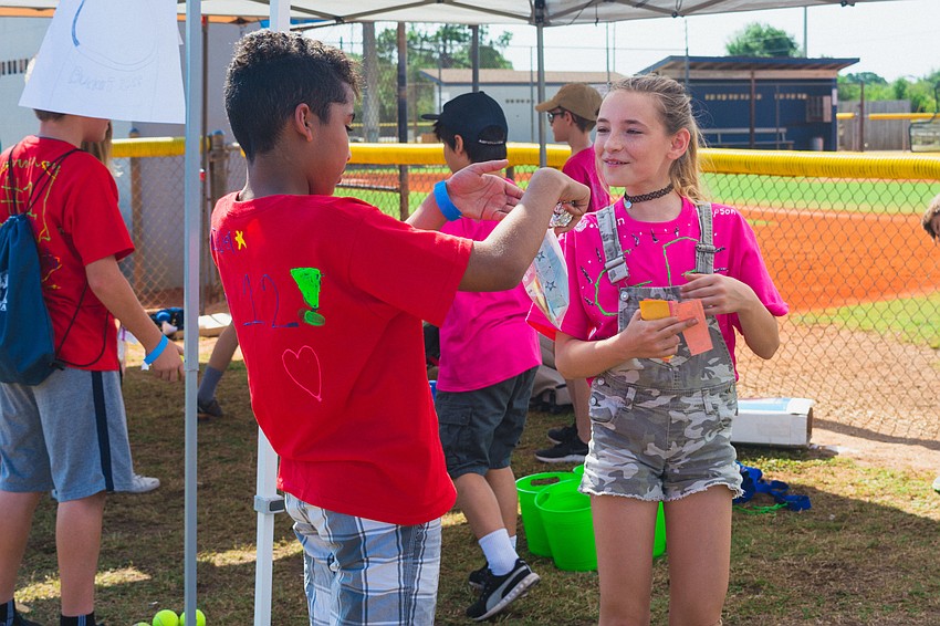 Gozalyn Thompson exchanges baseball bucks.