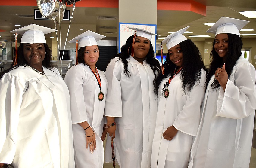 Tabatha Barnes, Meshon Platt, Dalisha Bowman, Kamia Dailey and Arnetrice Gatheright