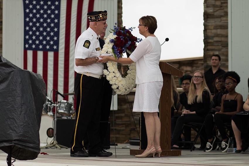 Kim Hayes accepts the wreath.