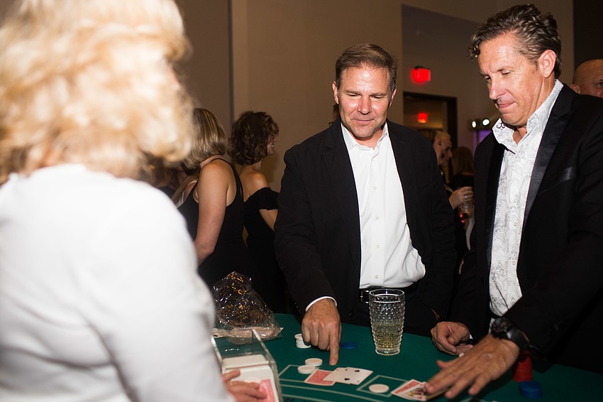 Jon Fahs tells the dealer he wants to 'hit.'