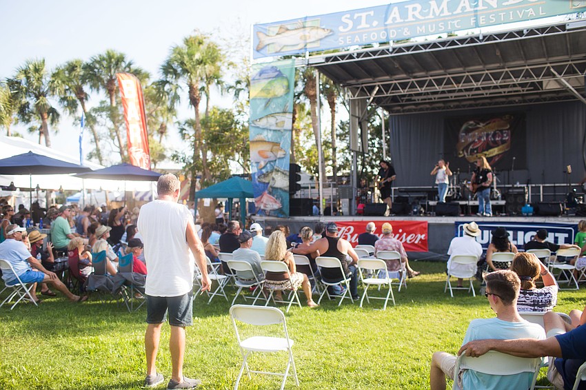 Guests gathered in the center of the park to hear Twinkle & Rock Soul Radio perform.
