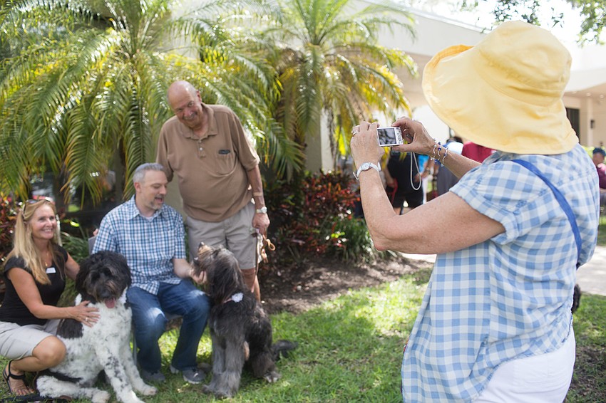 Each family also received a photo with their pet and the Rabbi.
