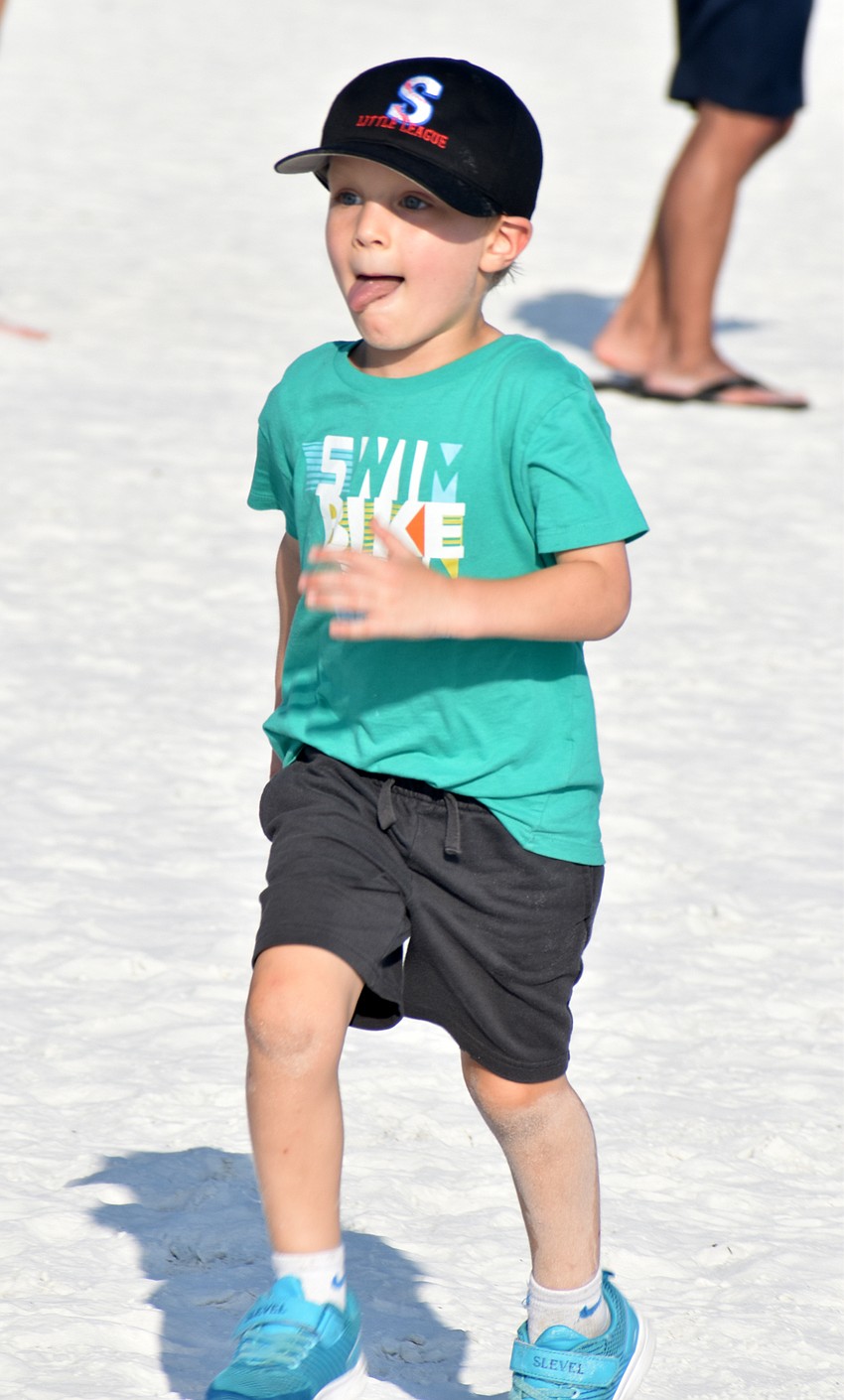 Everett Drennon makes his way to the finish line.