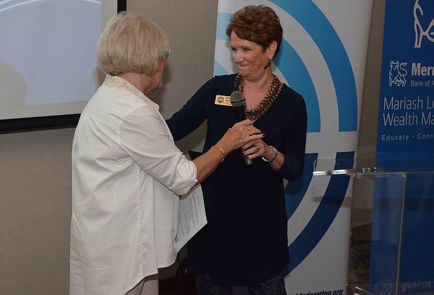 Federation Board President Patti Wertheimer welcomes Chairwoman Sharanee Newman to the podium.