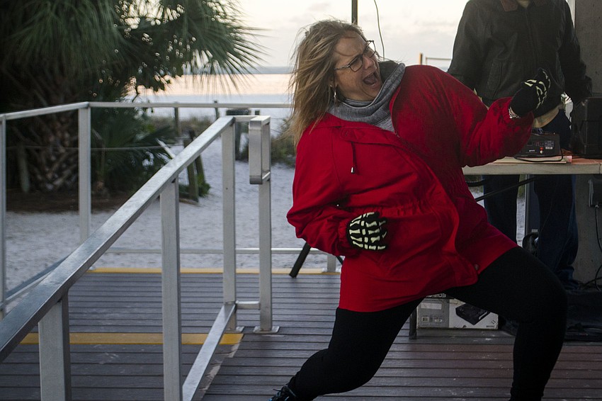 Sandy Eaton danced to stay warm before the race.