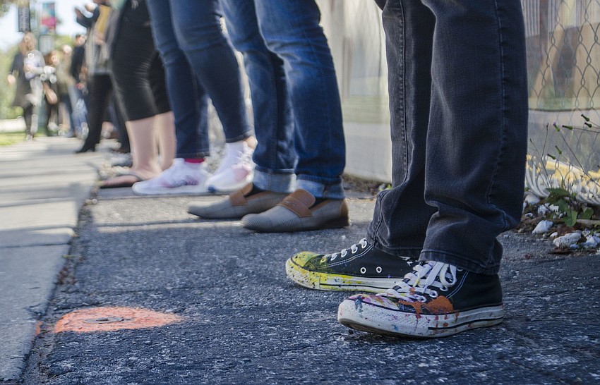 Students and faculty line up to pass the last 200 books from Kimbrough Library to  Alfred R. Goldstein Library.