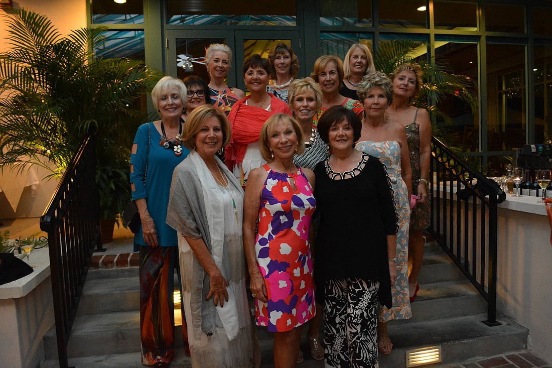 The University Park Women&#39;     s Club event committee makes sure to take a photograph together.
