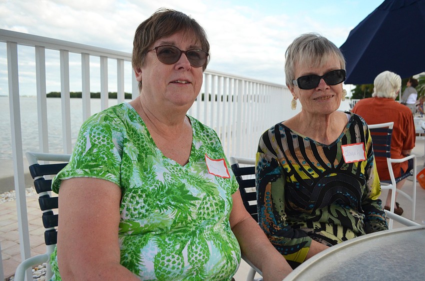 Mary Elverum and Sarah Munson