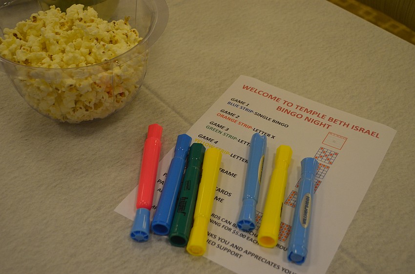 Instructions and highlighters were laid out on tables before bingo game. Attendees were treated to snacks, like popcorn and pretzels, throughout the evening.