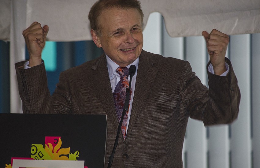 Ringling College of Art and Design President Larry Thompson celebrates the dedication of the Alfred R. Goldstein Library.