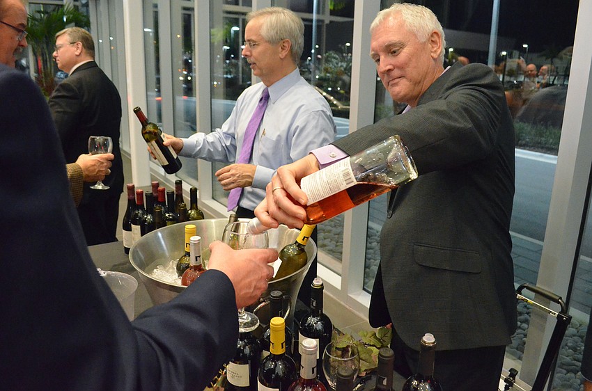 Patrick Murphy pours a glass of Hacienda De Arinzano rosé