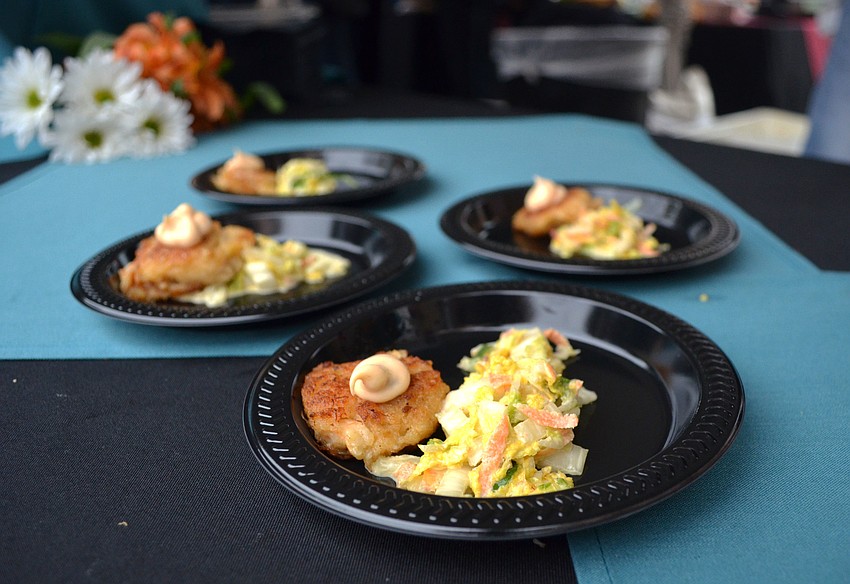 Duval’s served crab and shrimp cakes with chipotle remoulade and creole slaw.
