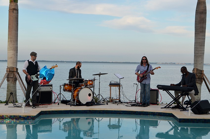 Live entertainment was performed throughout the whole evening.