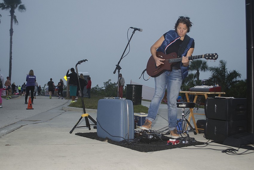 Sandi Grecco performs on Gulfstream Avenue as runners cross the Ringling Bridge.
