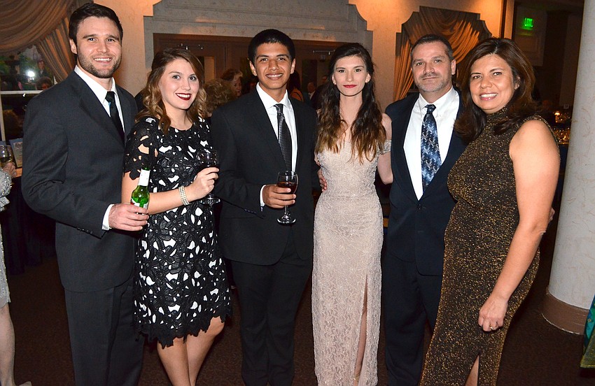 Perry Korszen, Jessica Barroslo, Jonathan Barroslo, Gabrielle Barroslo, Alexander Barroslo and Wendy Barroslo