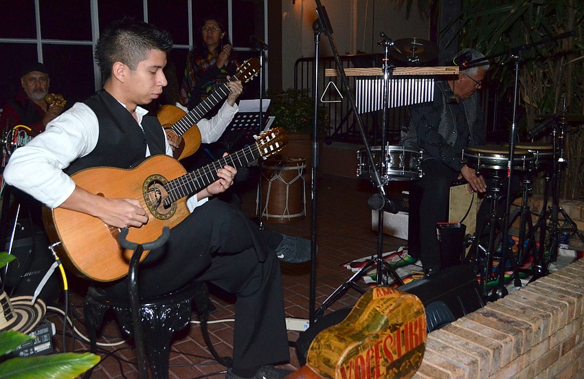 Members of Tierra Nueva perform during cocktail hour.