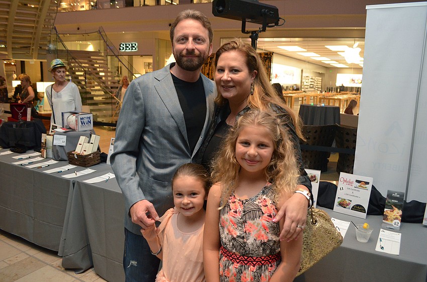 Chris Anders with wife Leslie Anders and daughters Hollande and Cambelle Anders