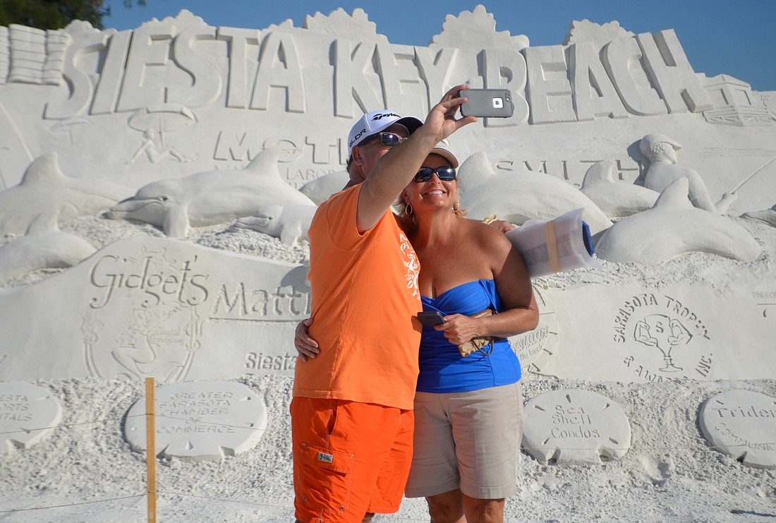 Attendees of Siesta Key&#39;       s Crystal Classic were greeted by a large sand sculpture announcing the events sponsors.