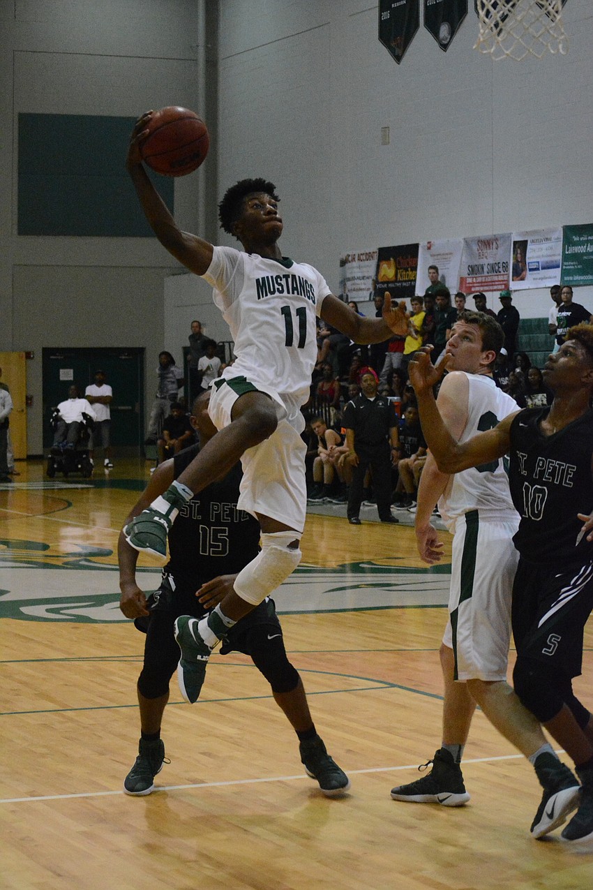 Blauvelt Georges skies for a finger roll.