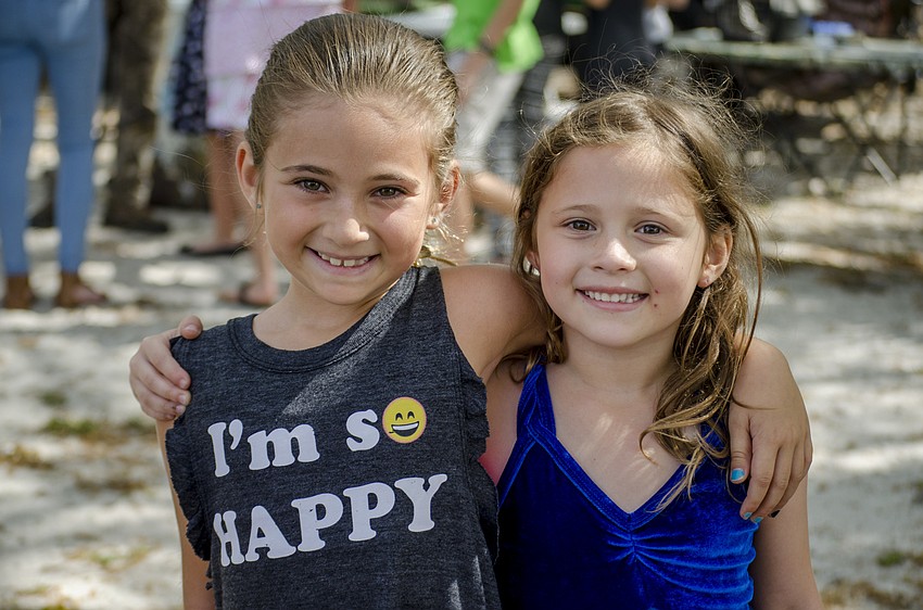 Isabella Naves and Dani Mallitz