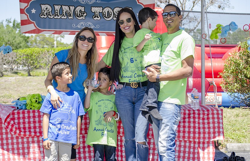 Felipe and Ivonne Zarate and Matheus, Isabella, Lucas and David Cabrera